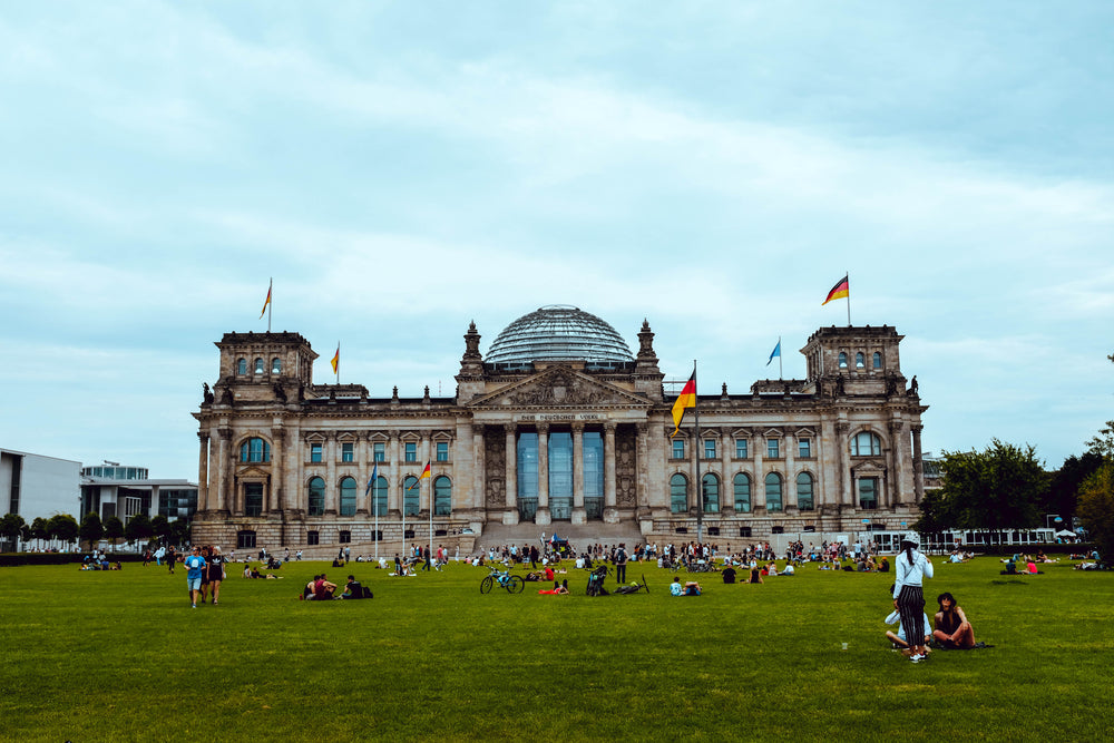 crowds in front of reichstag