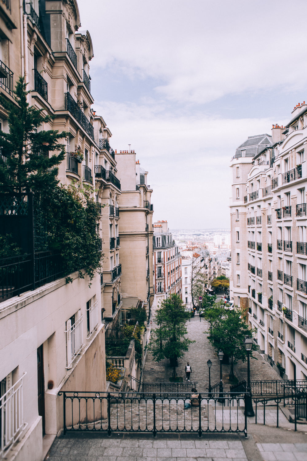 curved city street