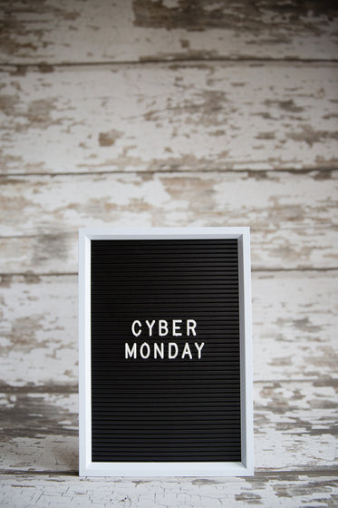 cyber monday center vertical