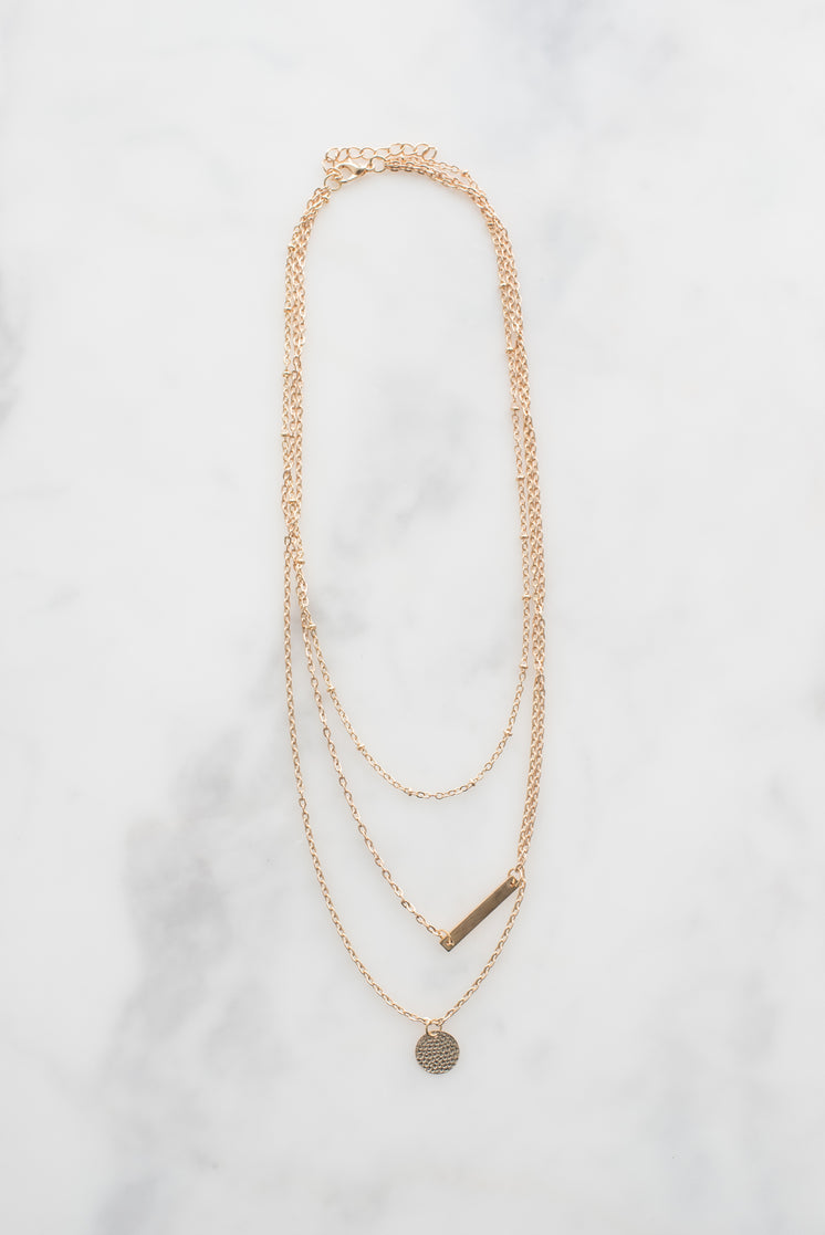 dainty-gold-necklace.jpg?width=746&format=pjpg&exif=0&iptc=0
