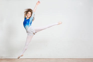 dancer jump splits