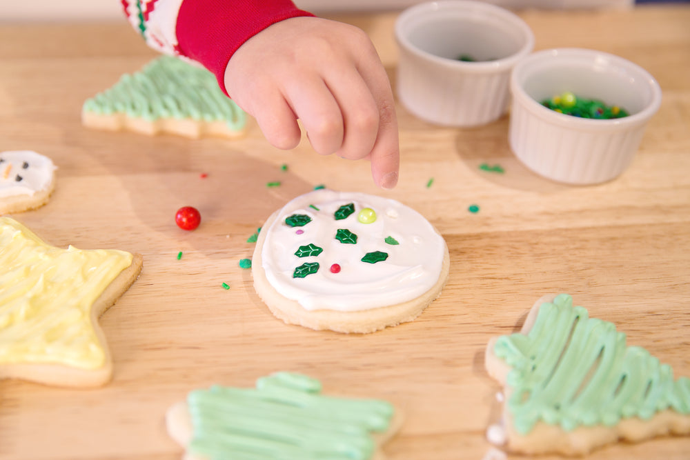 decorating christmas cookies