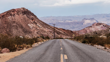 Free Desert Highway Photo — High Res Pictures