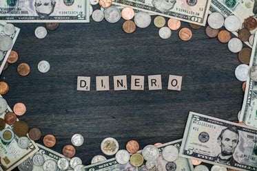 Free Dinero Spanish Money Lettering Photo — High Res Pictures