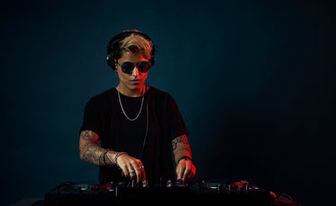 dj mixes dance music