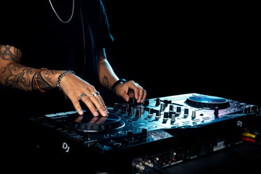 Picture of DJ Spins And Mixes — Free Stock Photo