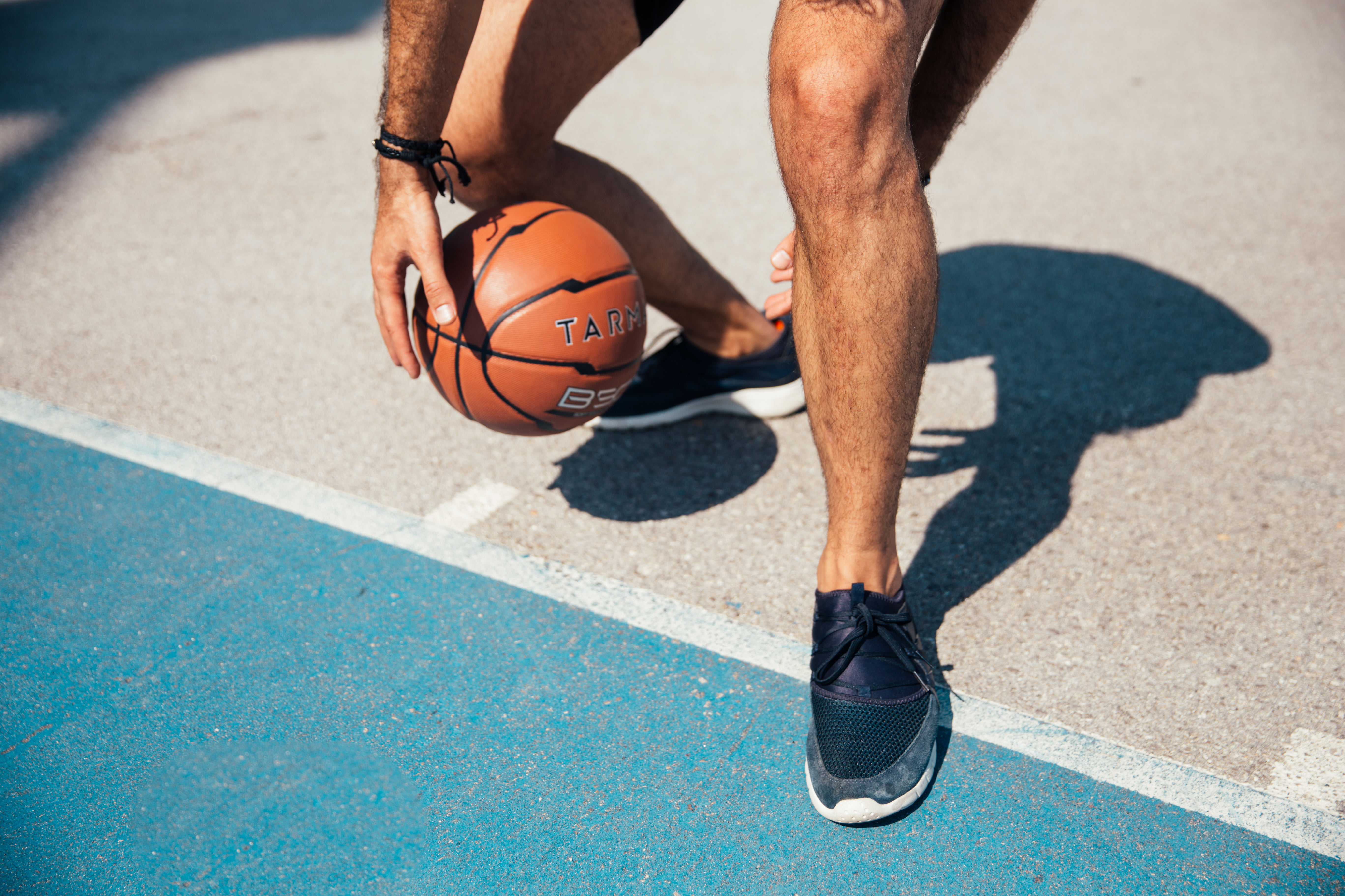 Picture Of Dribbling Basketball — Free Stock Photo