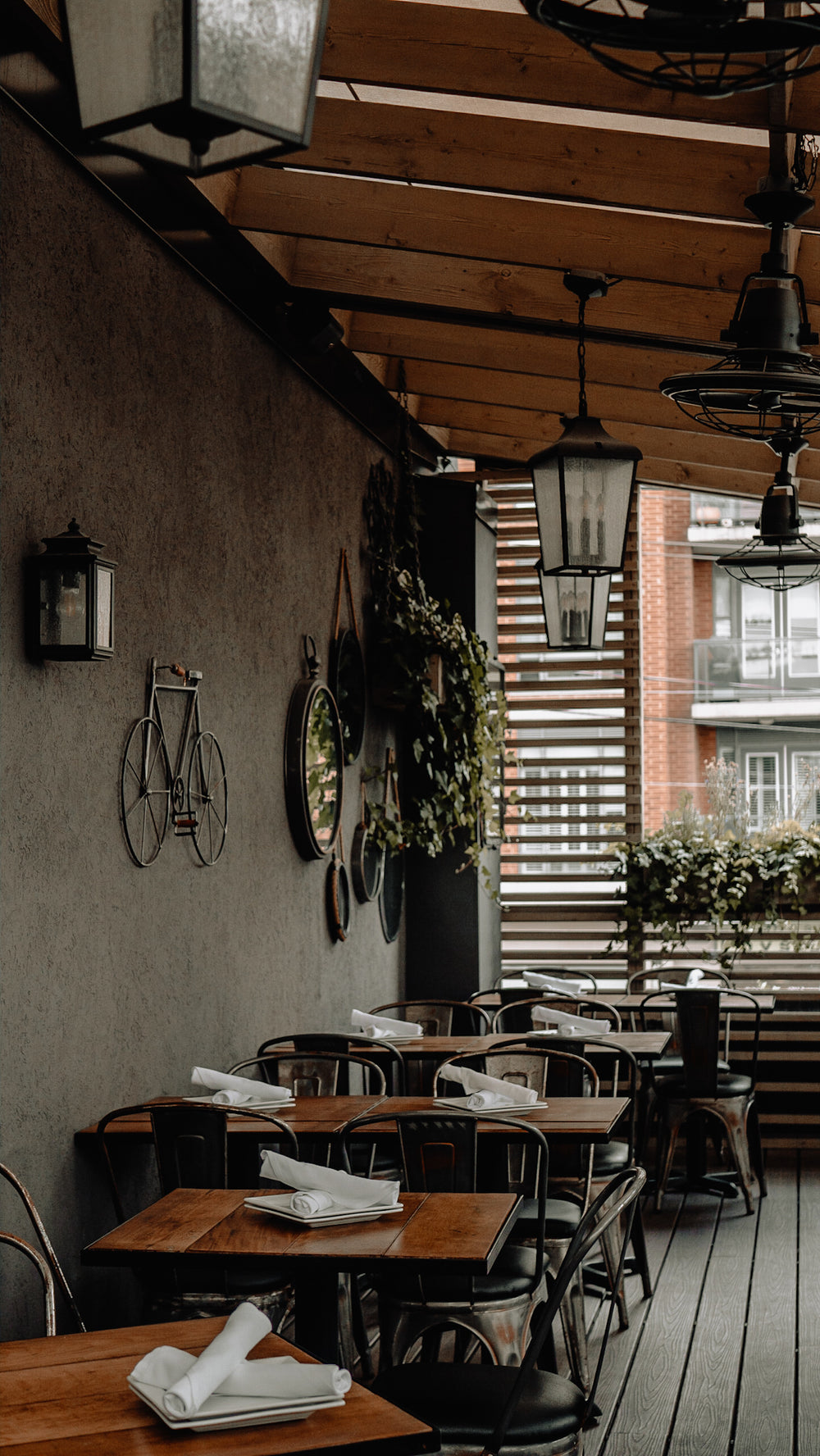 restaurante vazio à espera de clientes