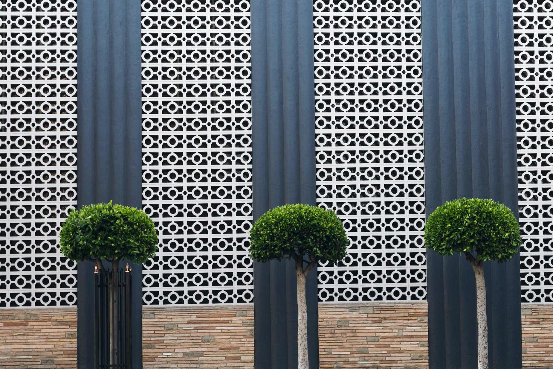 High Res Exterior Building Pattern Picture — Free Images