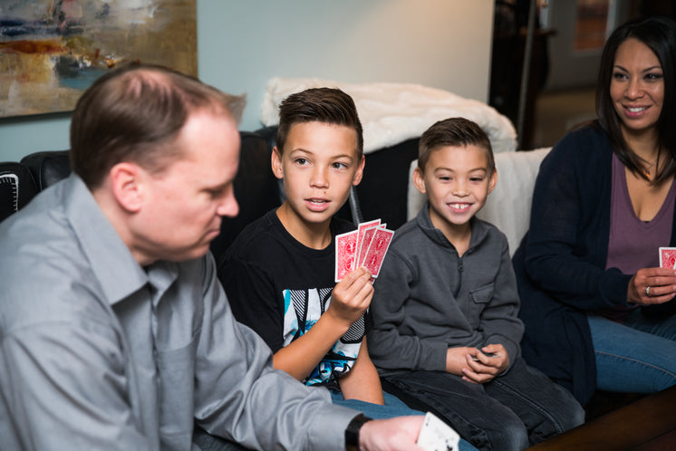 family-games-night.jpg?width=746&format=pjpg&exif=0&iptc=0
