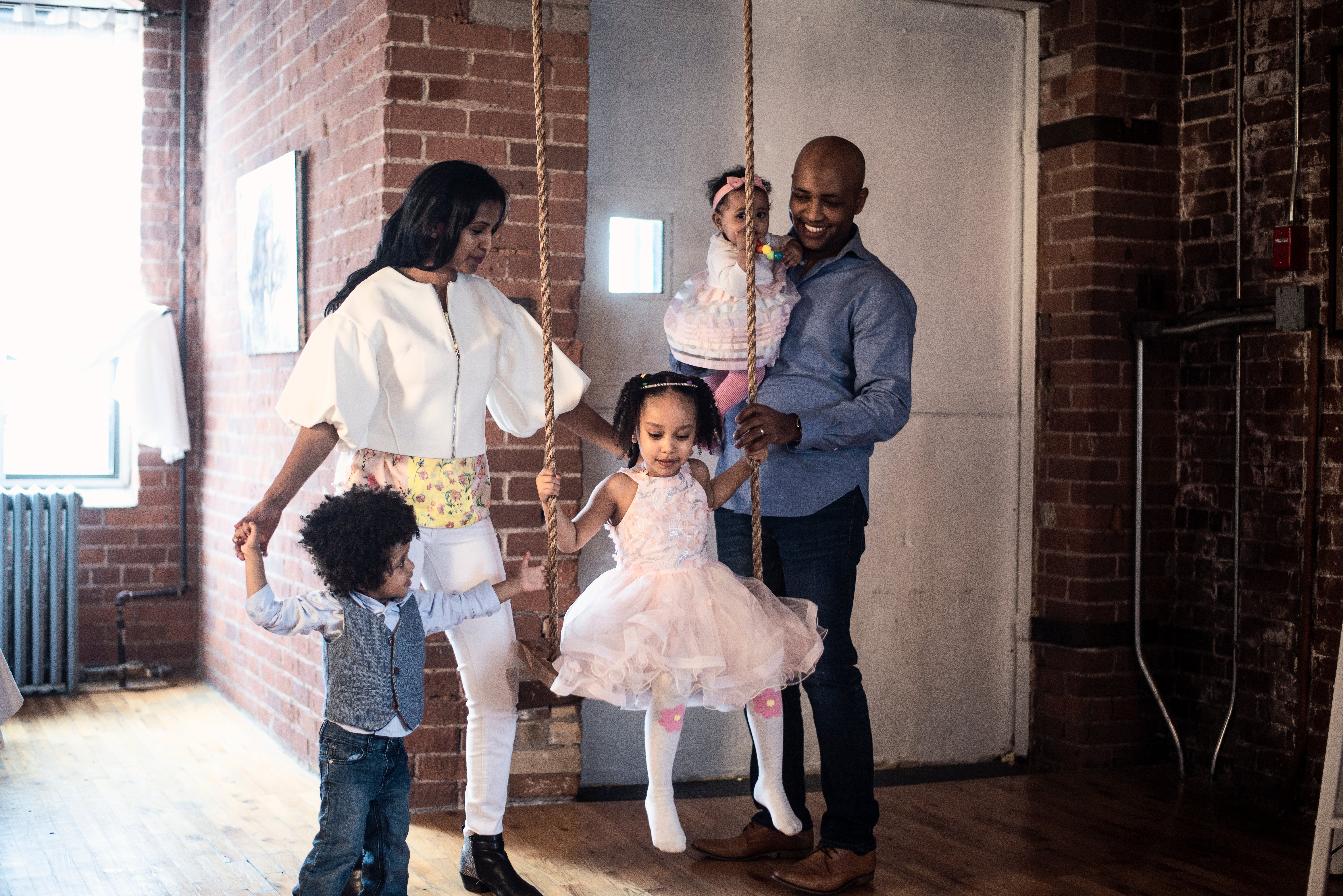 High Res Family With Swing Picture — Free Images