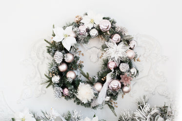 festive wreath in pink and gold
