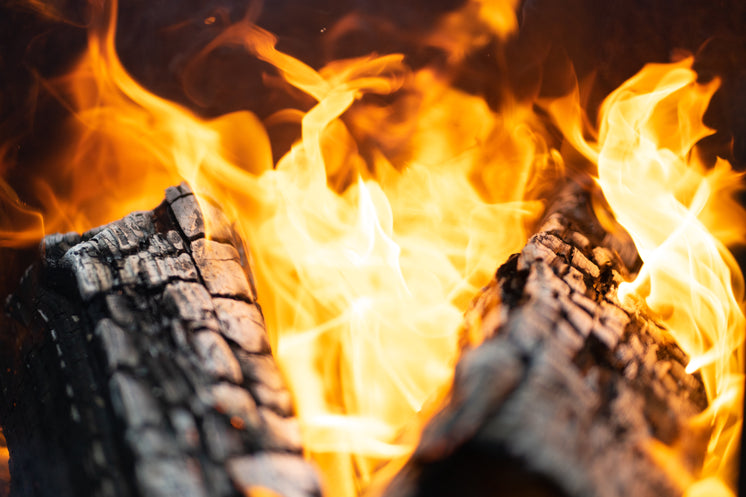 fireplace-close-up-flames.jpg?width=746&format=pjpg&exif=0&iptc=0
