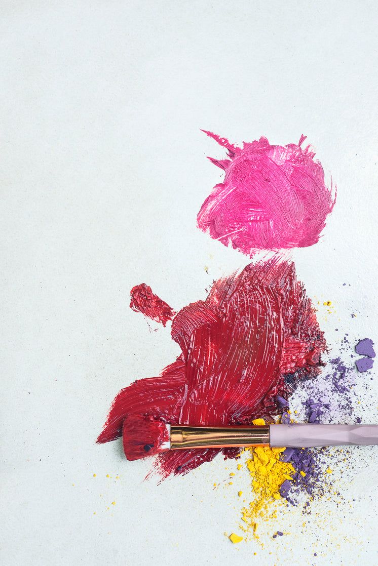 flatlay-of-makeup-brush-on-eyeshadow-and-lip-colors.jpg?width=746&format=pjpg&exif=0&iptc=0