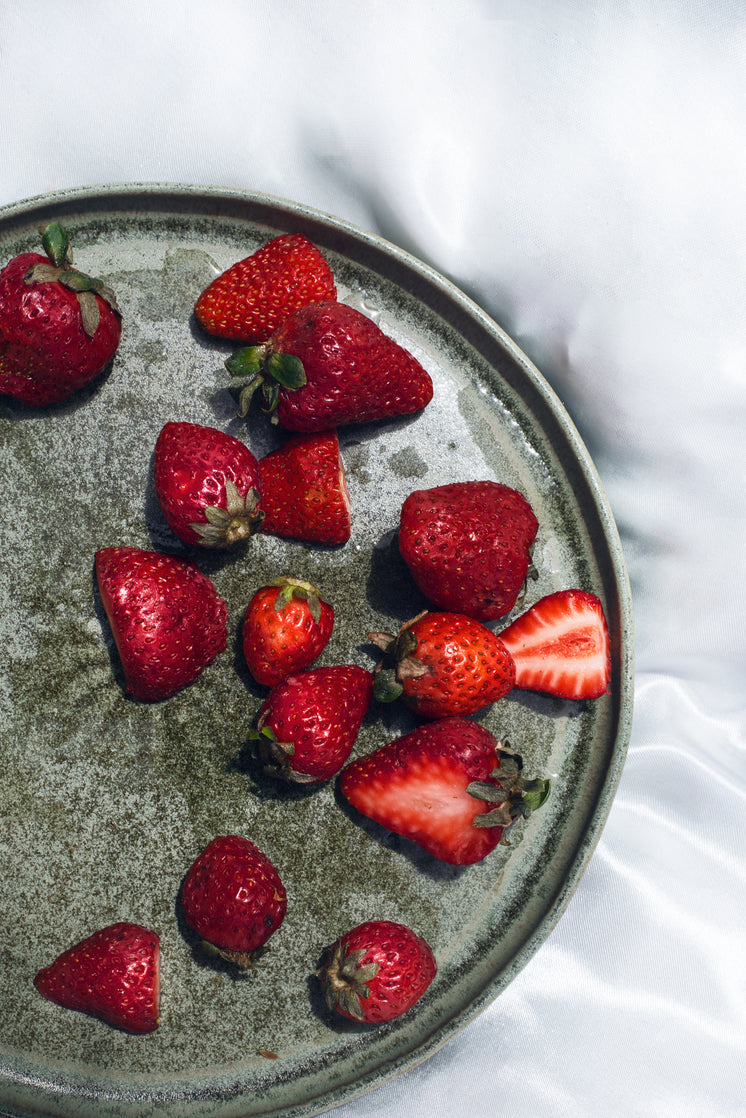 flatlay-of-ripe-strawberries-on-a-green-