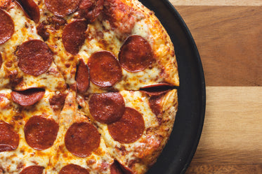 Free Fresh Pepperoni Pizza Image: Stunning Photography