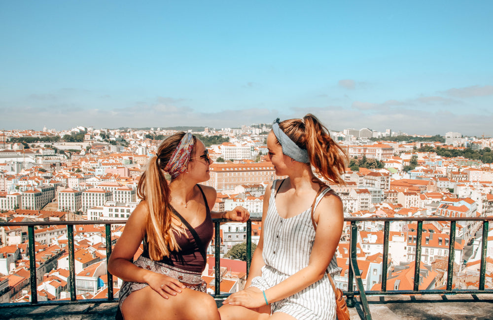 friends chat at city lookout