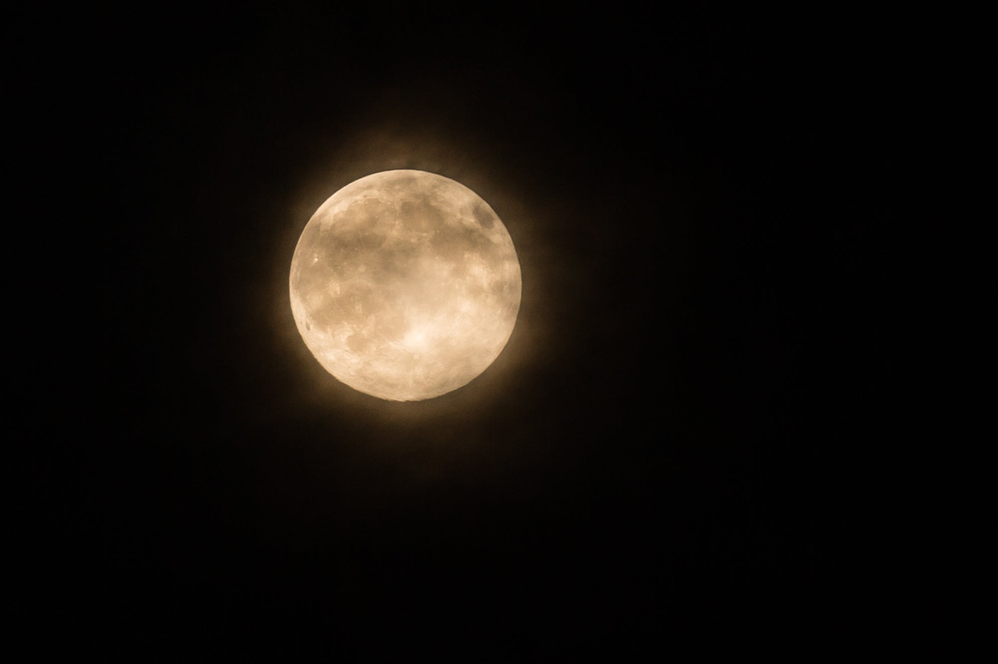 Free Full Moon Glow Photo — High Res Pictures
