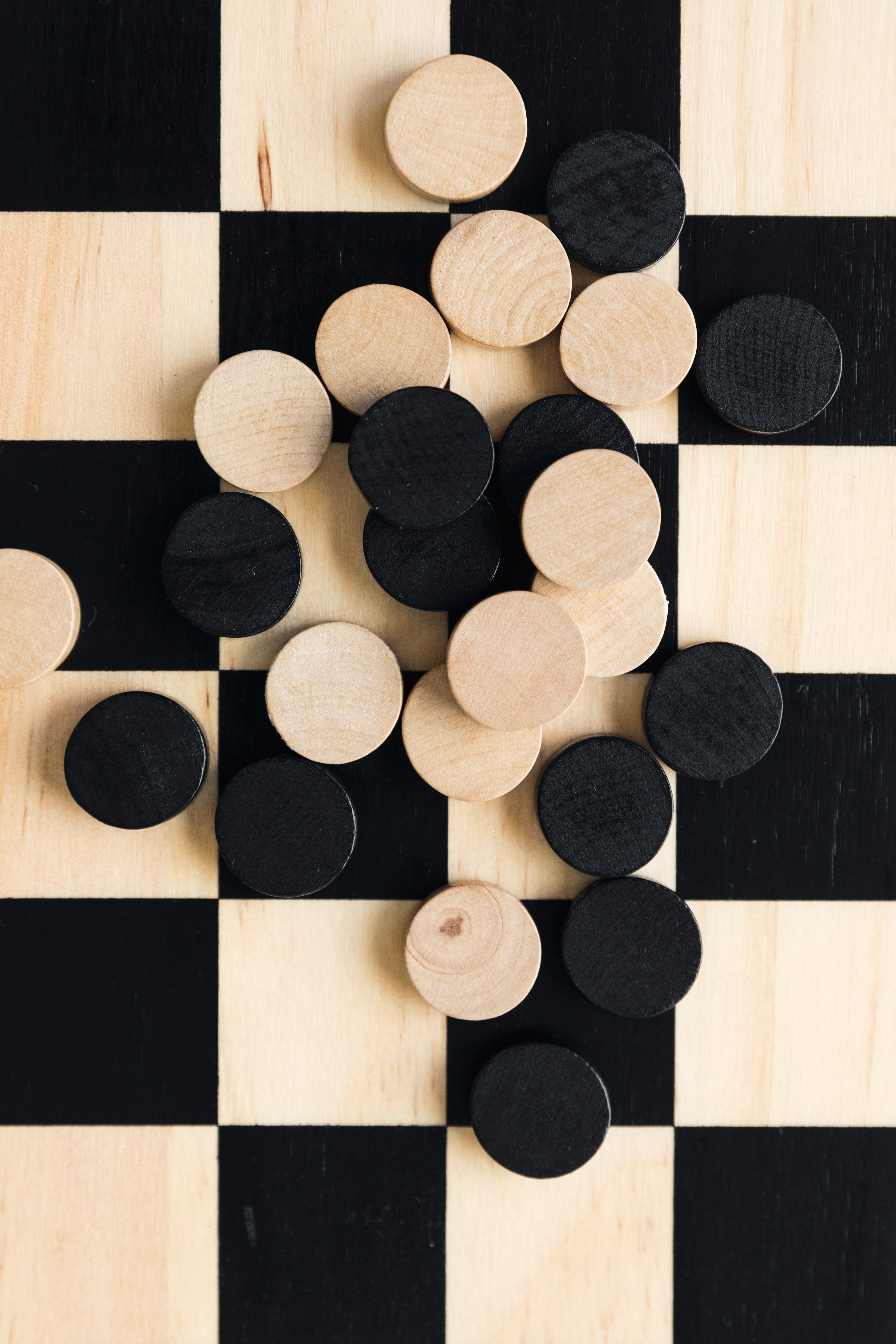 game-board-with-checkers-pieces-spread-out.jpg?width\u003d746\u0026format\u003dpjpg\u0026exif\u003d0\u0026iptc\u003d0