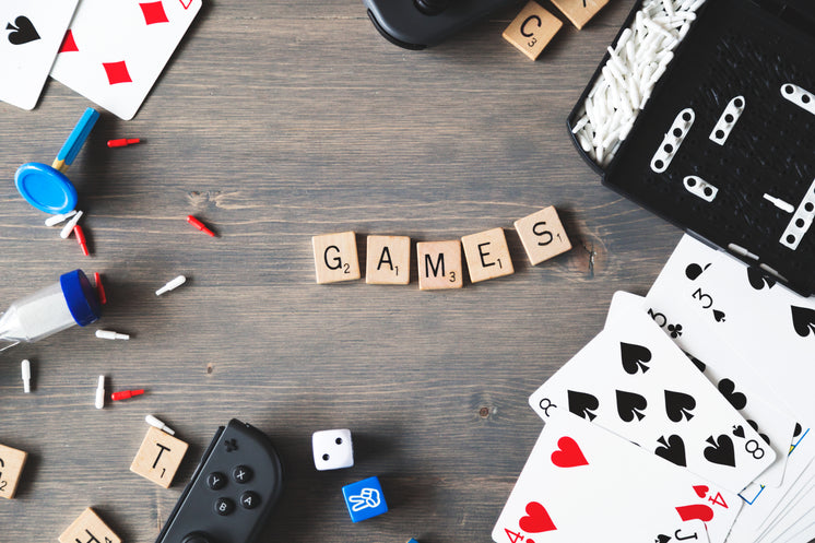 games-night-flatlay.jpg?width=746&format