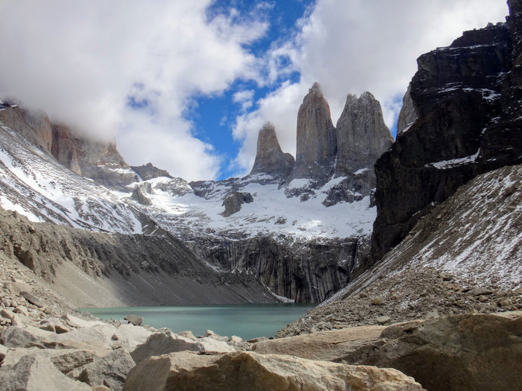 glacier-and-mountain-cold-landscape.jpg?width=746&format=pjpg&exif=0&iptc=0
