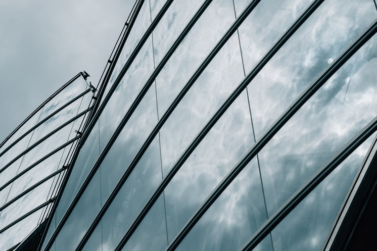 glass-building-reflecting-the-clouds-above.jpg?width=746&format=pjpg&exif=0&iptc=0