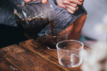 glass coffee pour