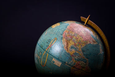 High Res Globe On Black Background Picture — Free Images
