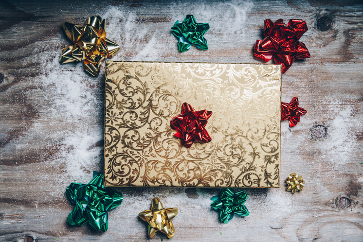 gold-christmas-gift-wrap.jpg?width=746&f