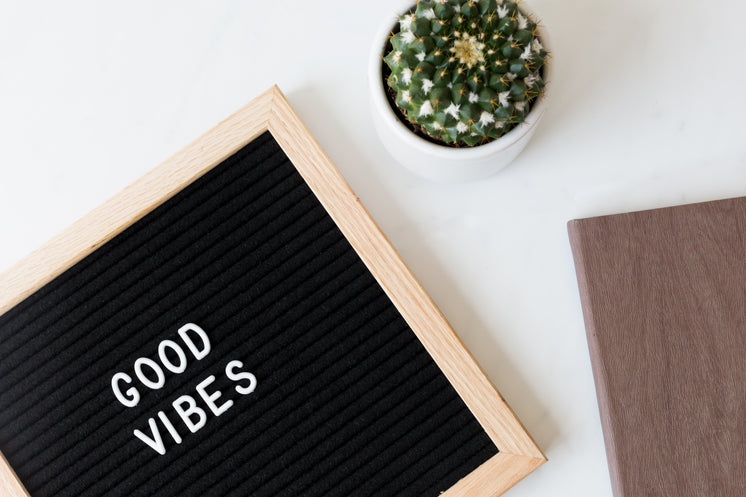 good-vibes-sign-flatlay.jpg?width=746&fo