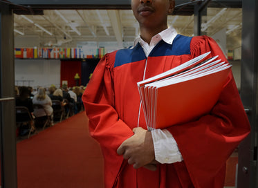 grad with books