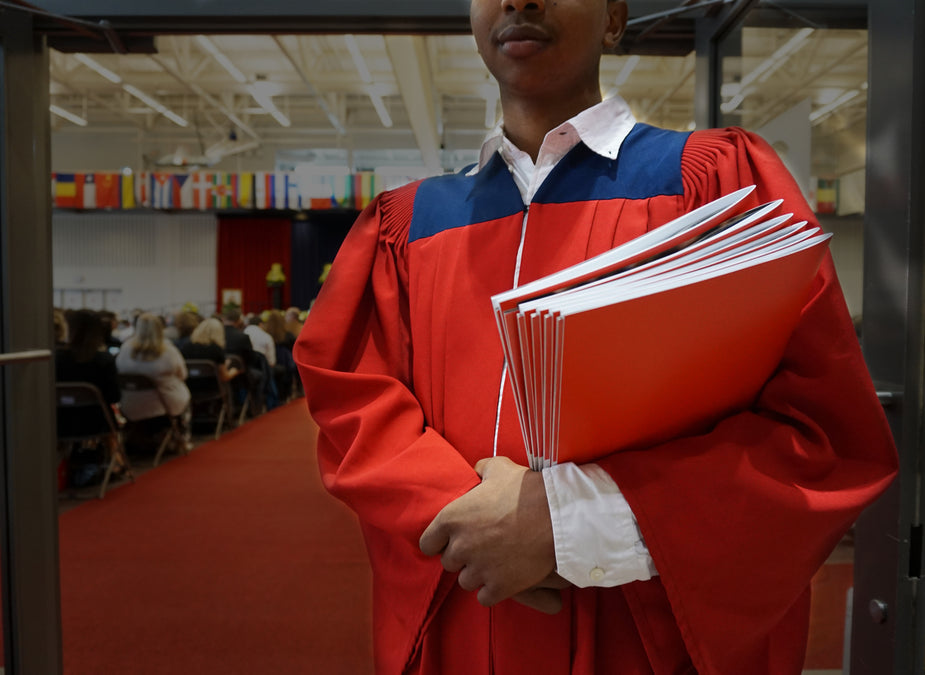 High Res Grad With Books Picture — Free Images