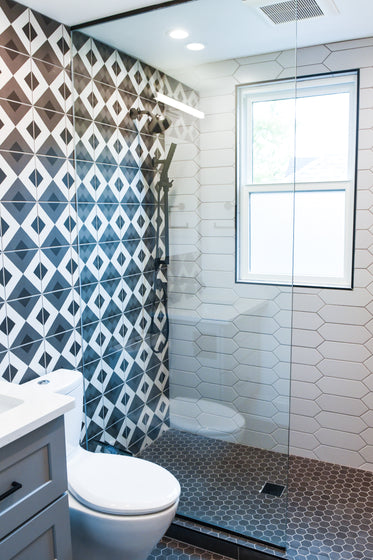 gray and white tiled shower