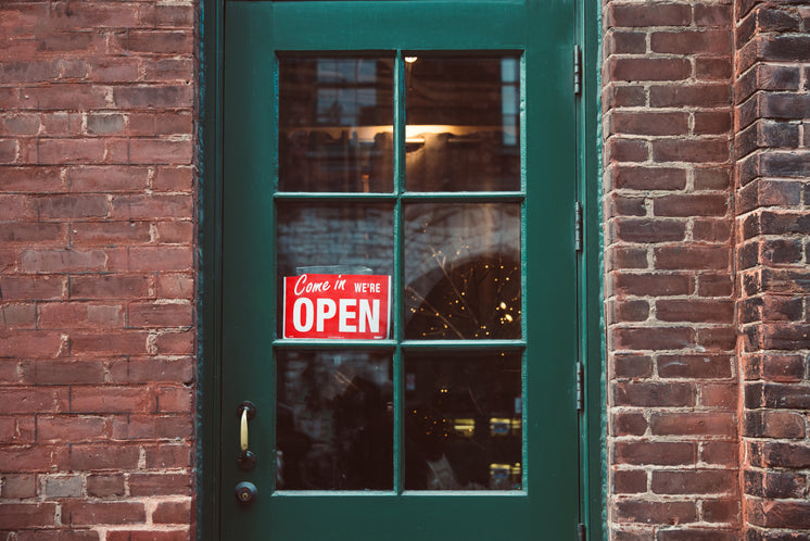 green-door-with-open-sign.jpg?width=746&