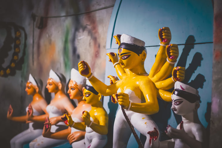 group-of-spiritual-statues-with-multiple-arms.jpg?width=746&format=pjpg&exif=0&iptc=0