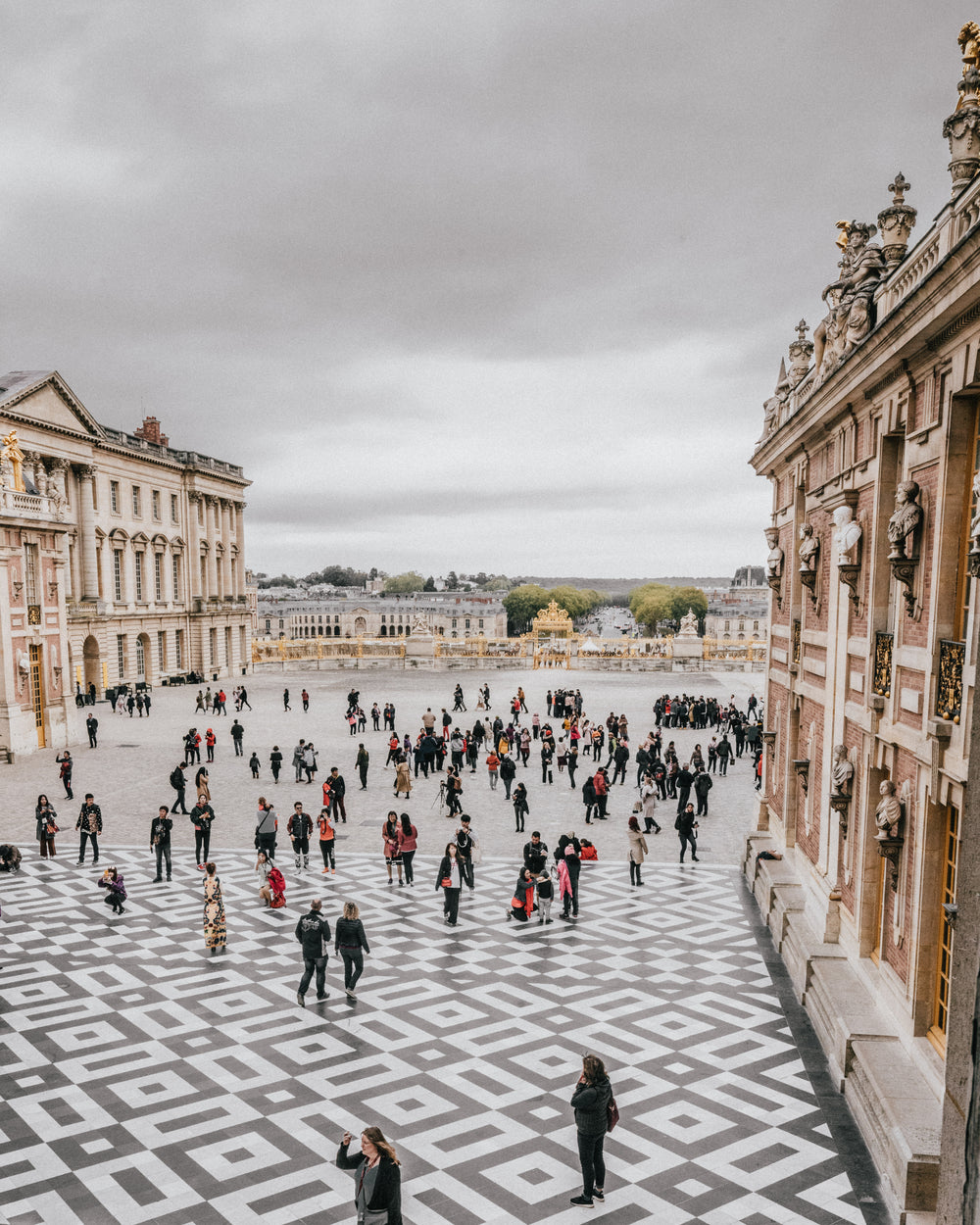 groups of tourists in museum courtyard