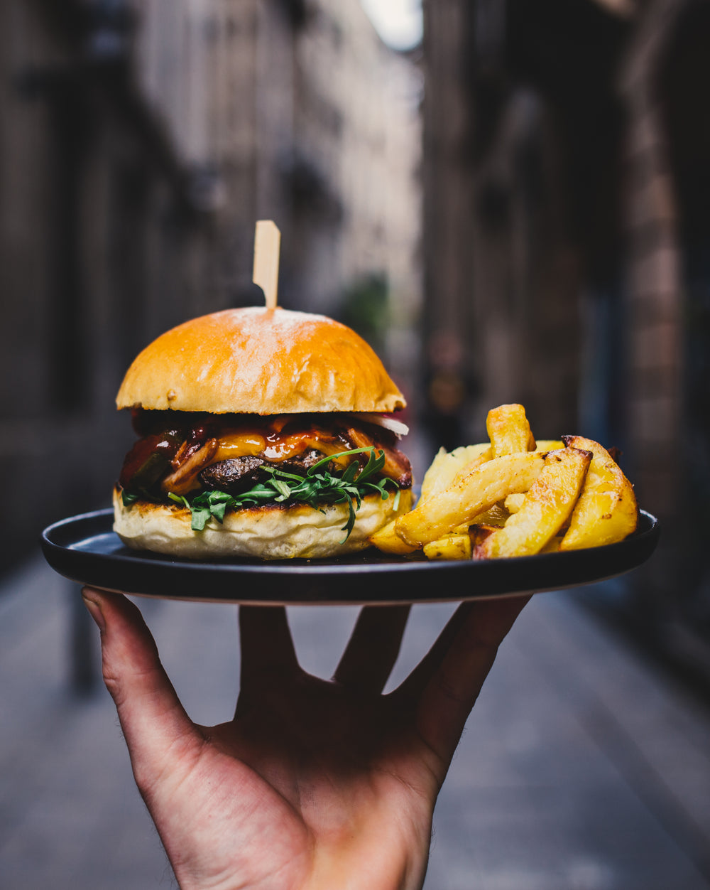 hambúrguer e batatas fritas