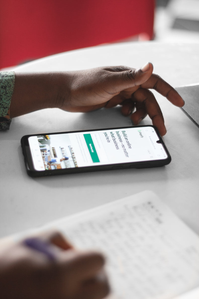 Unravel the Mystery of Your Competitors' Shopify Theme with Our Shopify Theme Detector