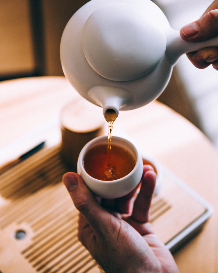 hand-pouring-hot-tea.jpg?width=746&forma