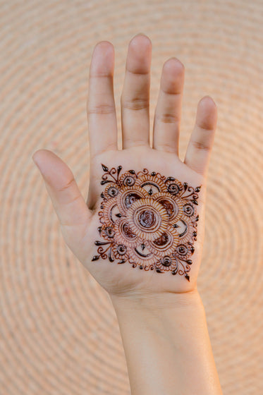 henna on palm