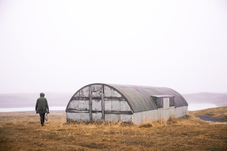 hiking-abandoned-quonset-in-field.jpg?width=746&format=pjpg&exif=0&iptc=0