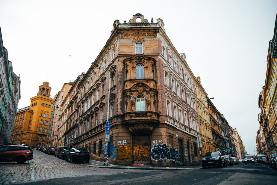 Open Corner Building High Res Historic Corner Building Prague Picture — Free Images