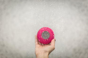 holding waterproof speaker