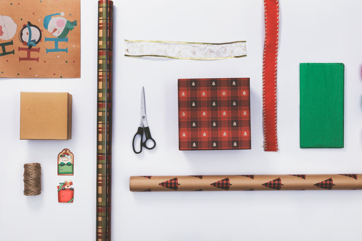 holiday-gift-wrapping-flatlay-knolling.jpg?width=746&format=pjpg&exif=0&iptc=0