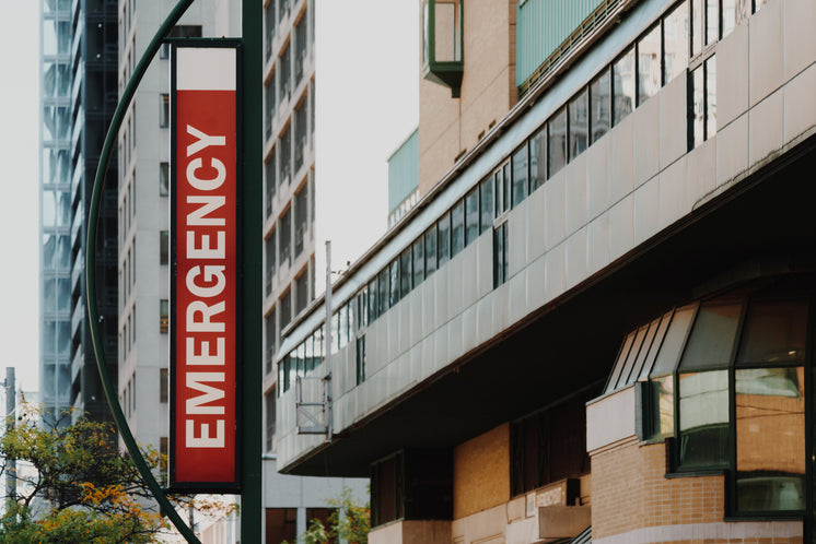 hospital-emergency-sign.jpg?width=746&fo