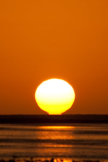 Free Hot Sunset Over Water Image: Stunning Photography
