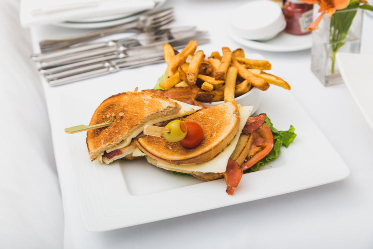 hotel-room-service-sandwich.jpg?width=746&format=pjpg&exif=0&iptc=0