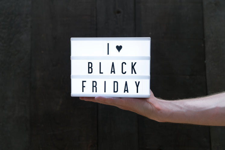 i-heart-black-friday.jpg?width=746&format=pjpg&exif=0&iptc=0