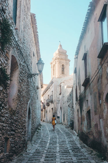 incline alley leading to chapel