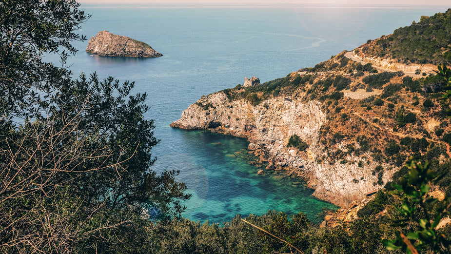 Free Italian Cliffs Image: Stunning Photography